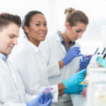 Accroche CV Technicien(ne) en micro-biologie en laboratoire d'analyse industrielle