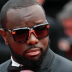 why Maître Gims wears glasses all the time