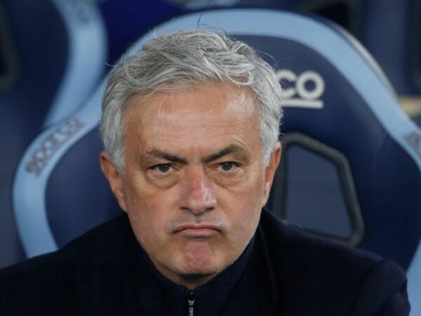 José Mourinho sparkad av AS Roma? Vad hände ?